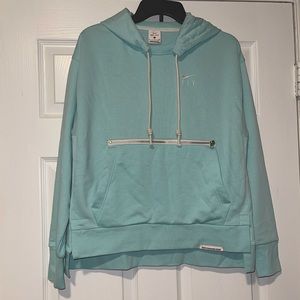 Nike Dri-FIT Swoosh Fly Standard Issue Pullover Hoodie